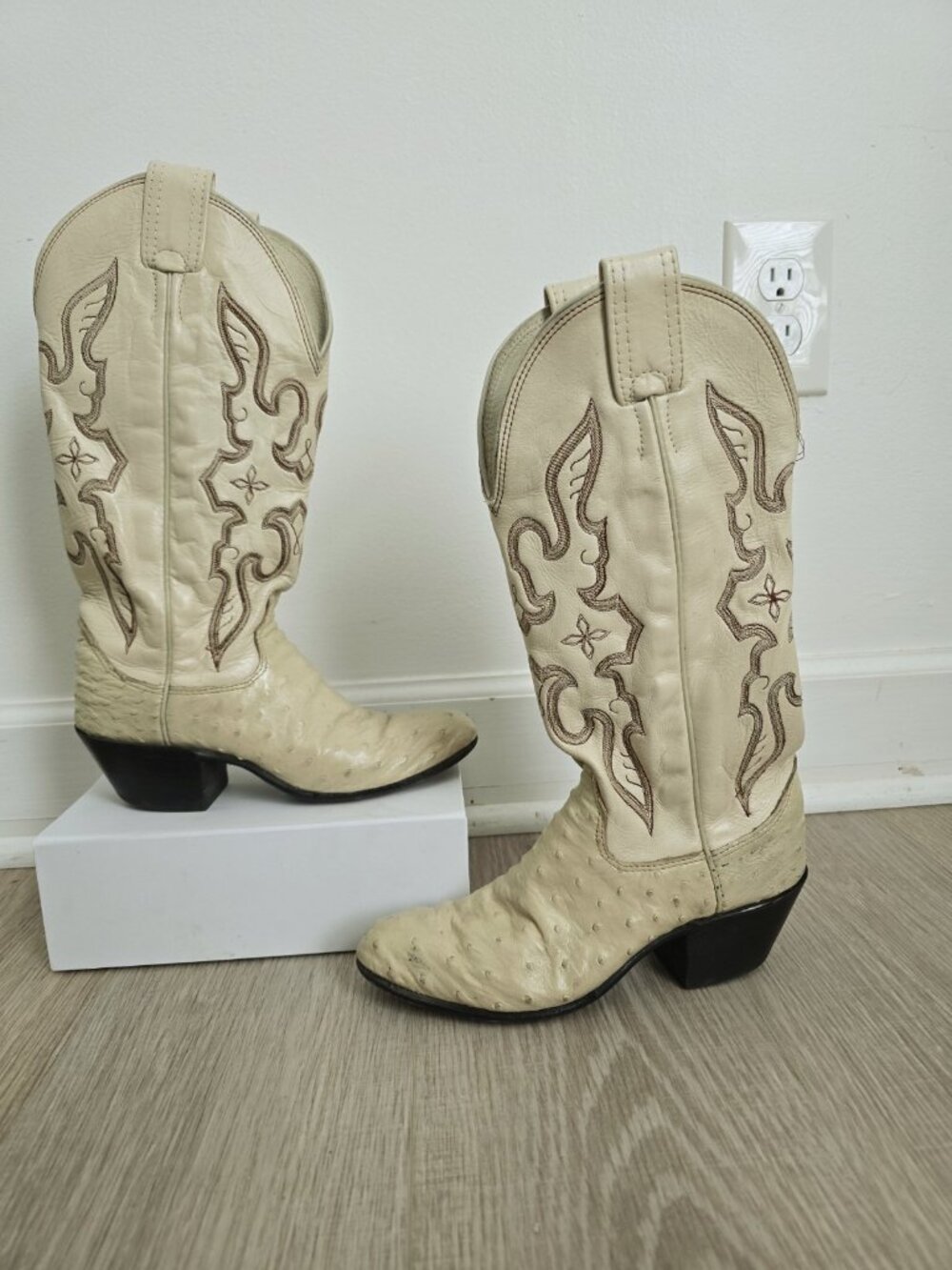 Olathe Ostrich Leather Ivory Western Cowgirl Boots 5.5 AA Boho Rodeo Festival
